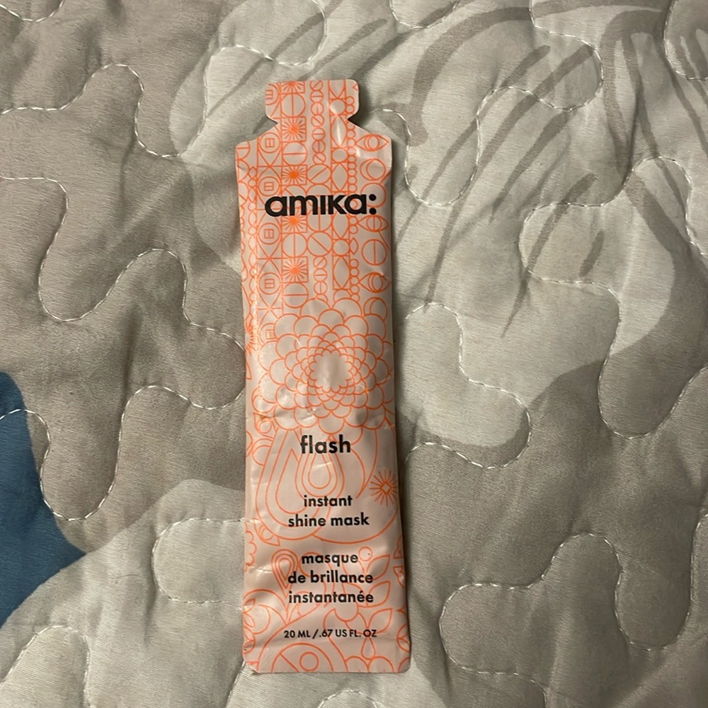 💜4/$16 Amika Flash Shine Mask